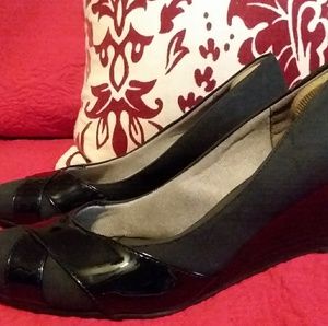 Life Stride black wedges